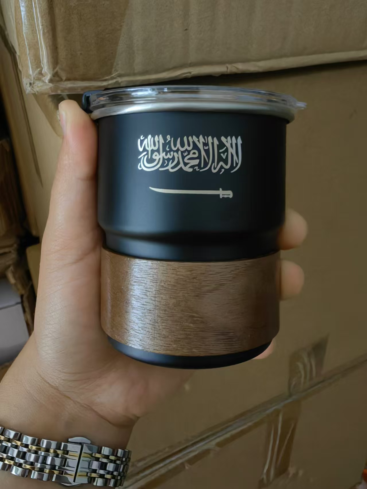 Outdoor Camping Direct - La bandiera dell'arabia saudita Logo tazza